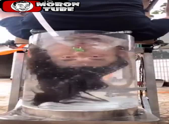 Video :A guy creates a hair washing machine